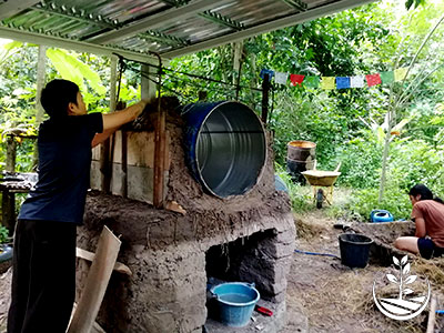woofing, construire en thailande avec des briques de terre, permaculture, stage