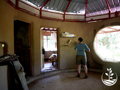construction naturelle, woofing, construire en thailande avec des briques de terre, permaculture, stage