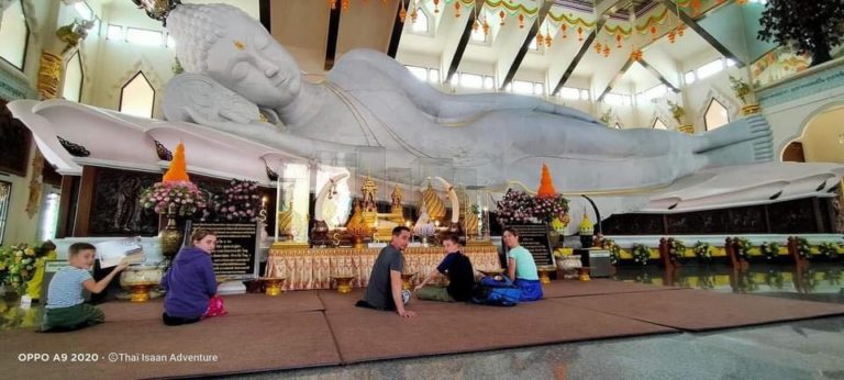 Bouddha couché Wat Phu Kon