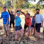 Préparation du mélange pour enduit et briques construction naturelle