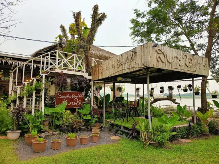 Le Sabai Jai Camp & Cafe est un lieu à part, niché dans un cadre naturel paisible aux portes de Nong Khai