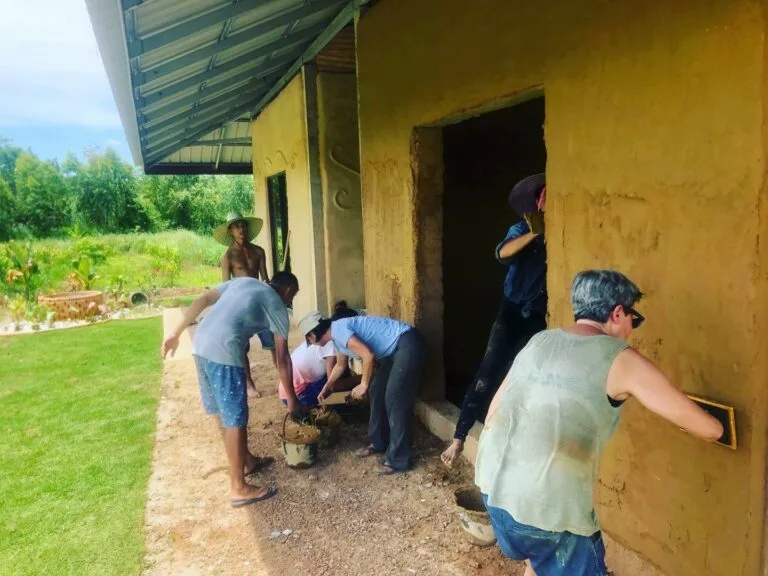La finition des murs en construction naturelle