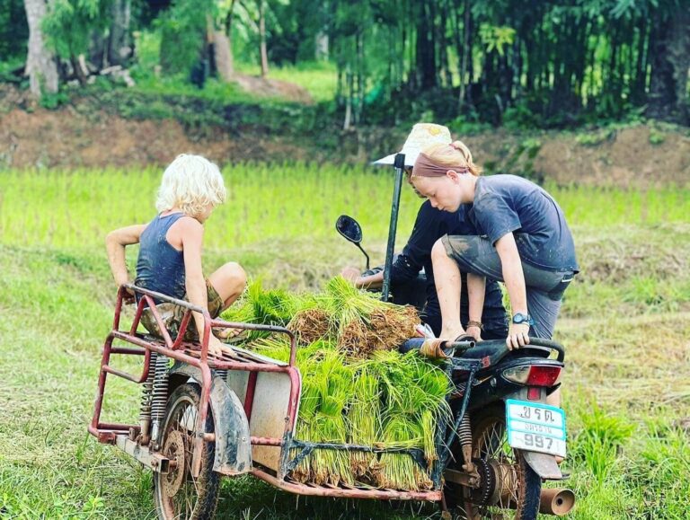 Des sourires radieux et des moments de complicité : le woofing en Thaïlande fait aussi le bonheur des enfants