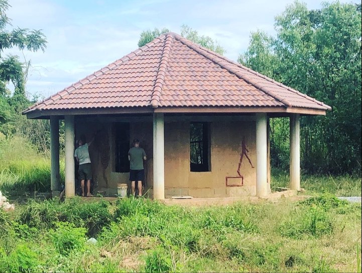 Pendant votre séjour woofing vous pouvez découvrir la construction naturelle dans notre ferme