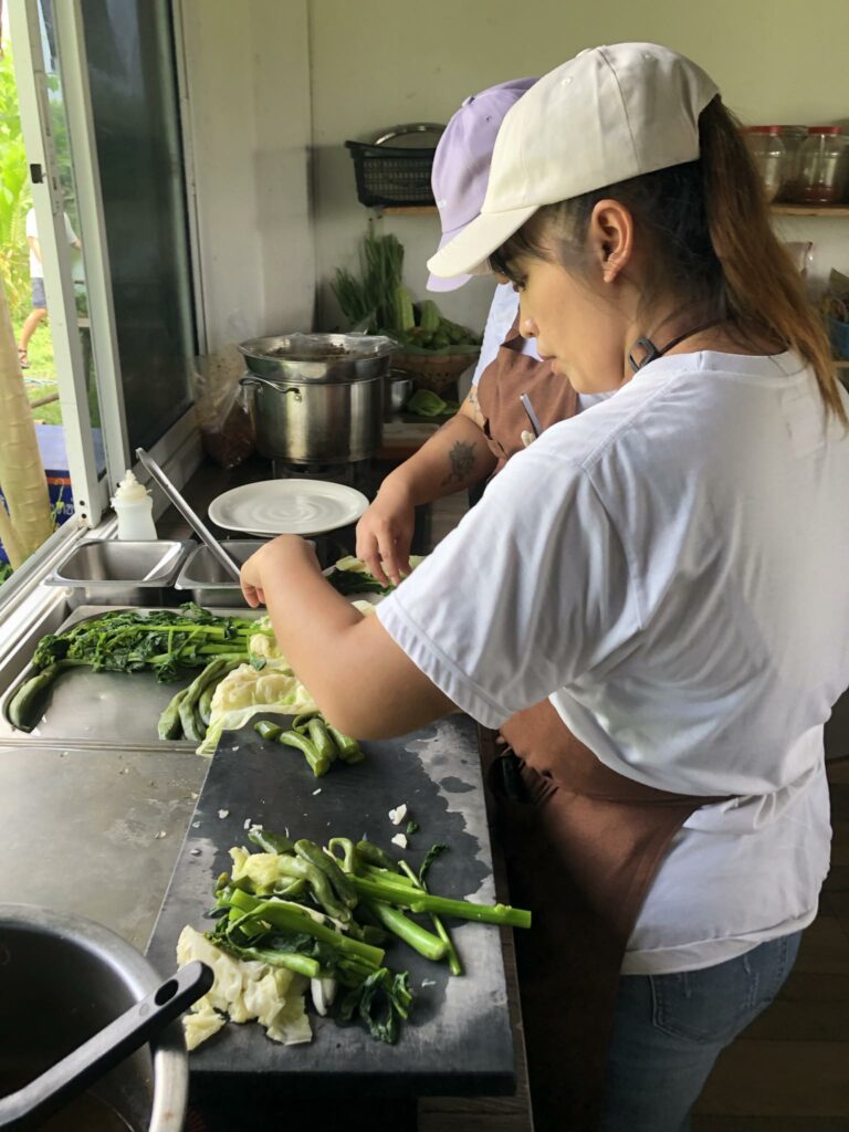 Préparation des légumes frais de notre ferme