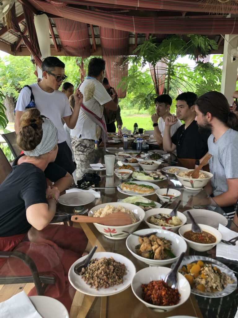 Dégustation des plats préparés pendant le cours