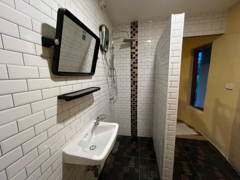 Salle de bain de nos bungalows en terre