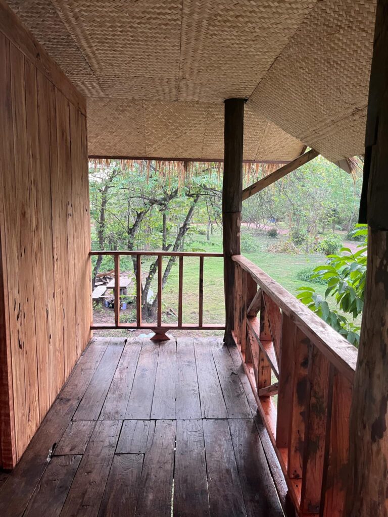 La belle terrasse couverte de nos bungalows Isan