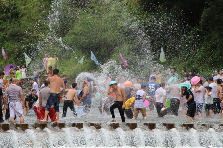 Célébration du Nouvel An thaïlandais, quelque part en Thaïlande...