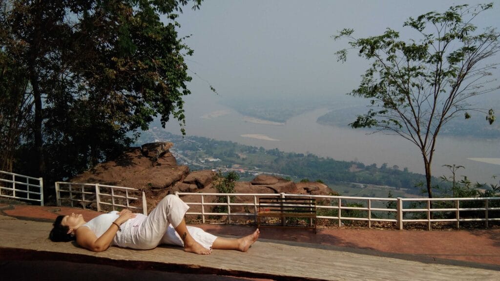 Un moment de détente au bord du Mékong