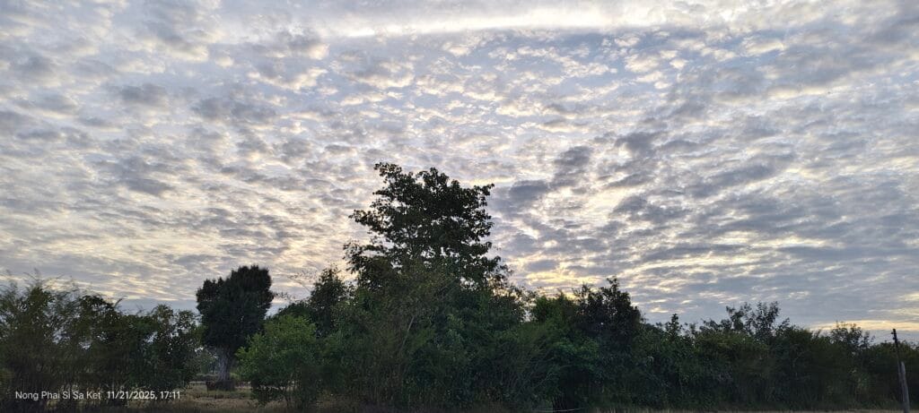 Un ciel de novembre quelque part en Isan
