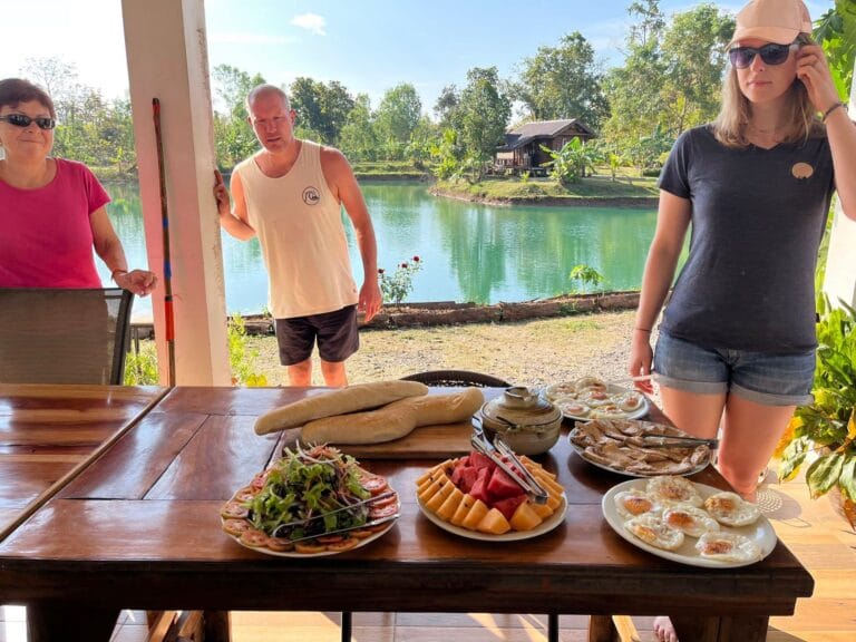 Vous vivez à votre rythme, profitez de la nature, des repas maison et de la quiétude de l’Isaan