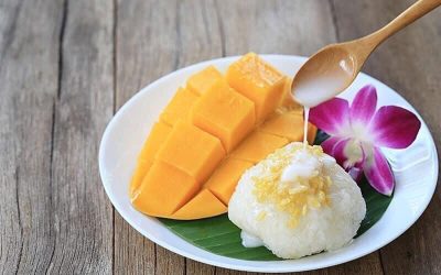 Dessert vedette en Thaïlande : mangue et riz gluant Dessert vedette en Thaïlande : mangue et riz gluant