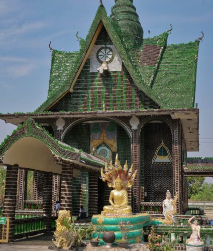 Wat Pa Maha Chedi Kaew (Wat Lan Khuad)